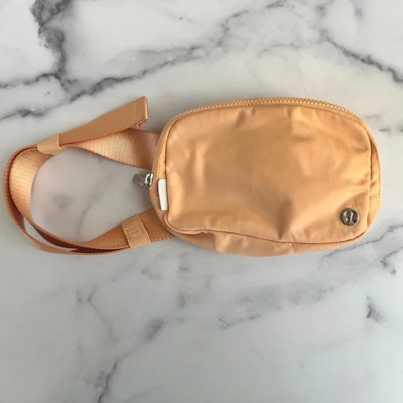 Lululemon Everywhere Belt Bag 1L, Summer Glow - Picture 2 of 10